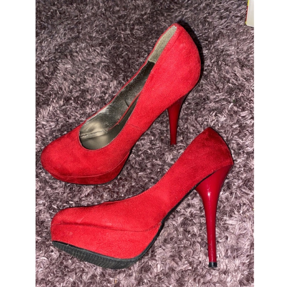 Red Pumps